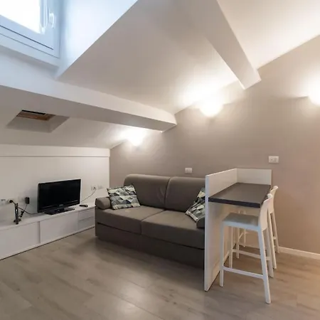 Intrho Flat Porta Romana Appartement